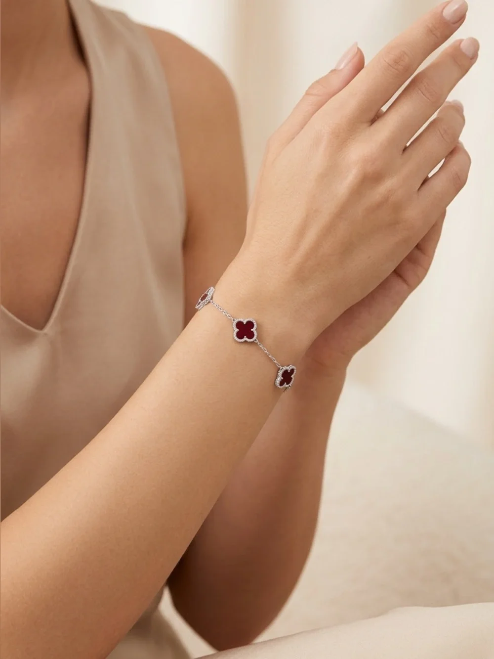 806: Rachel Zoe Sterling Silver Burgundy clover Bracelet - Picture 1 of 2